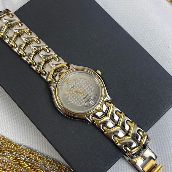 Paola Gucci two tone watch unisex, preloved new working battery - Picture 2 of 12